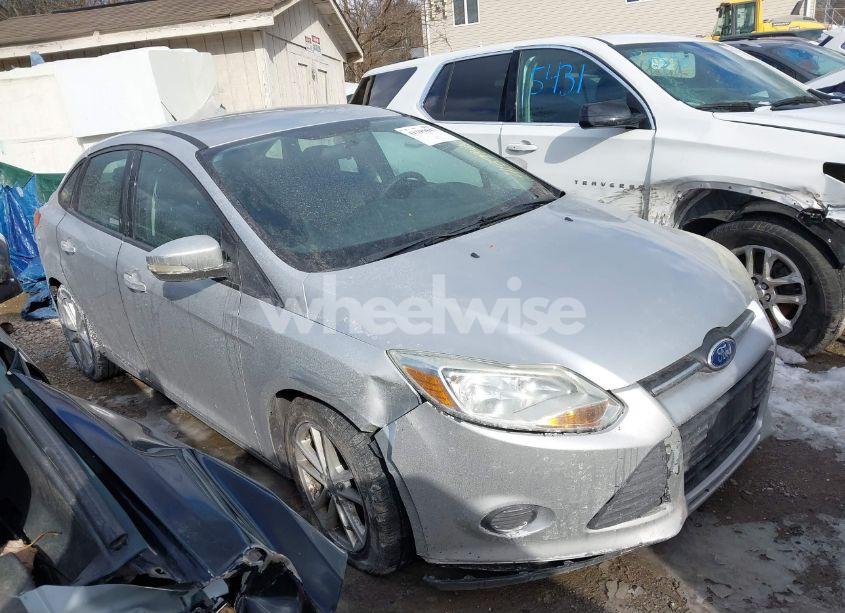 2014 Ford Focus SE (VIN 1FADP3F24EL136151) main photo