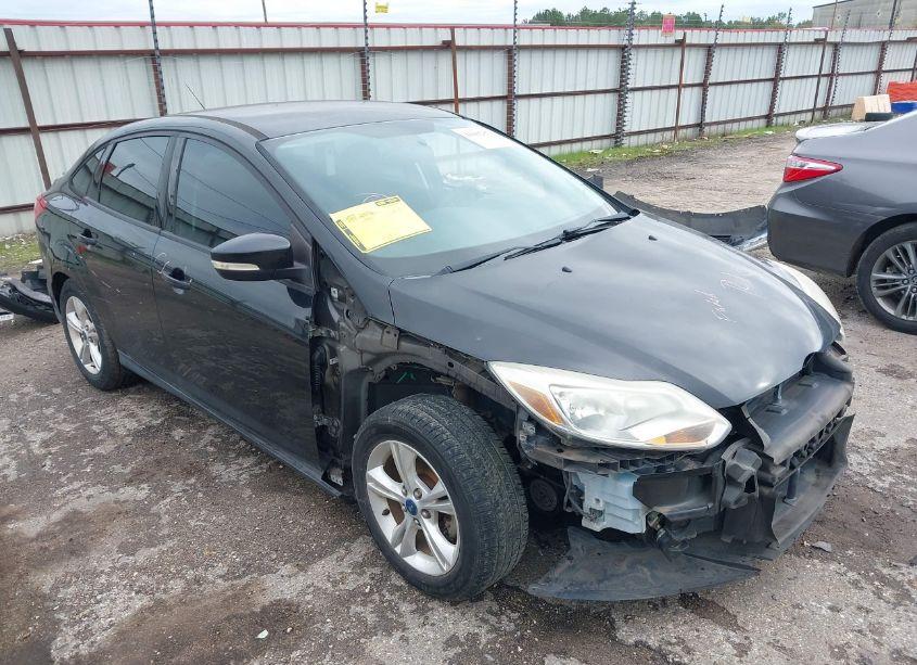 2014 Ford Focus SE (VIN 1FADP3F24EL148977) main photo