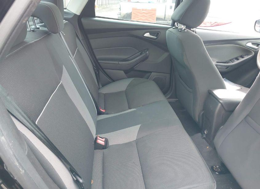 Photo 8 of 2014 Ford Focus SE (VIN 1FADP3F24EL148977)