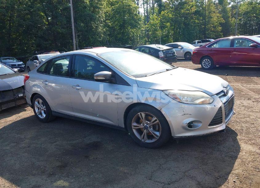 2014 Ford Focus SE (VIN 1FADP3F24EL152897) main photo