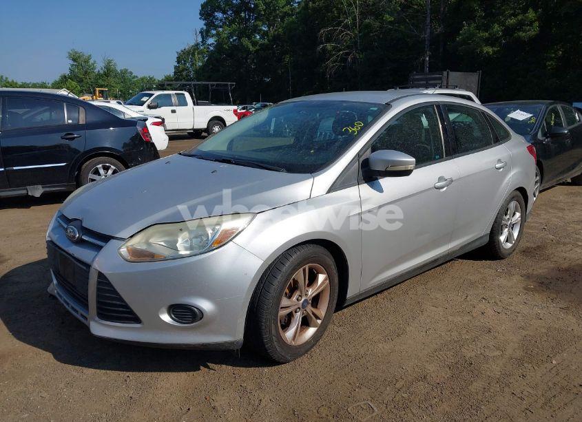 Photo 2 of 2014 Ford Focus SE (VIN 1FADP3F24EL152897)