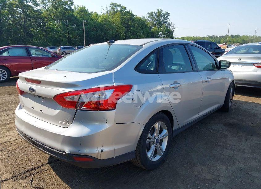 Photo 4 of 2014 Ford Focus SE (VIN 1FADP3F24EL152897)