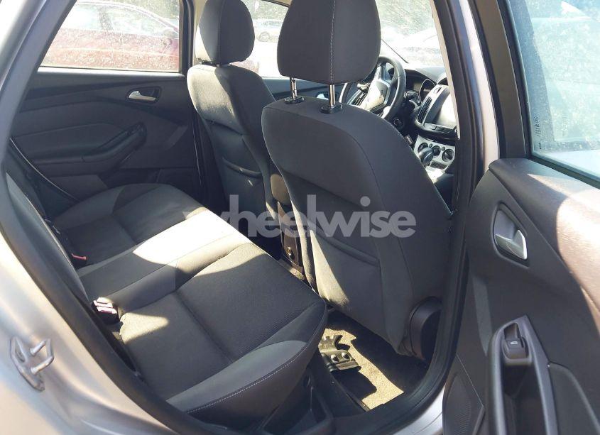 Photo 8 of 2014 Ford Focus SE (VIN 1FADP3F24EL152897)