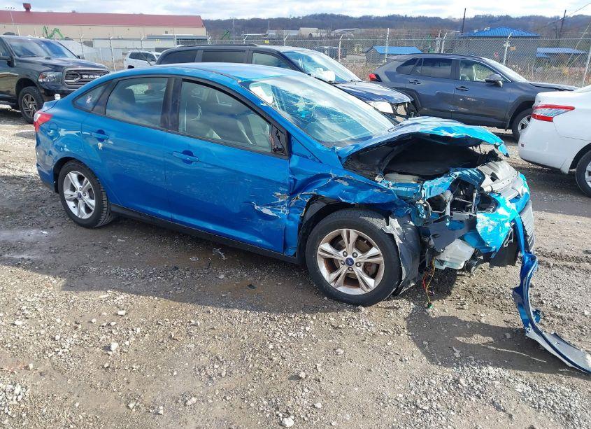 2014 Ford Focus SE (VIN 1FADP3F24EL153998) main photo