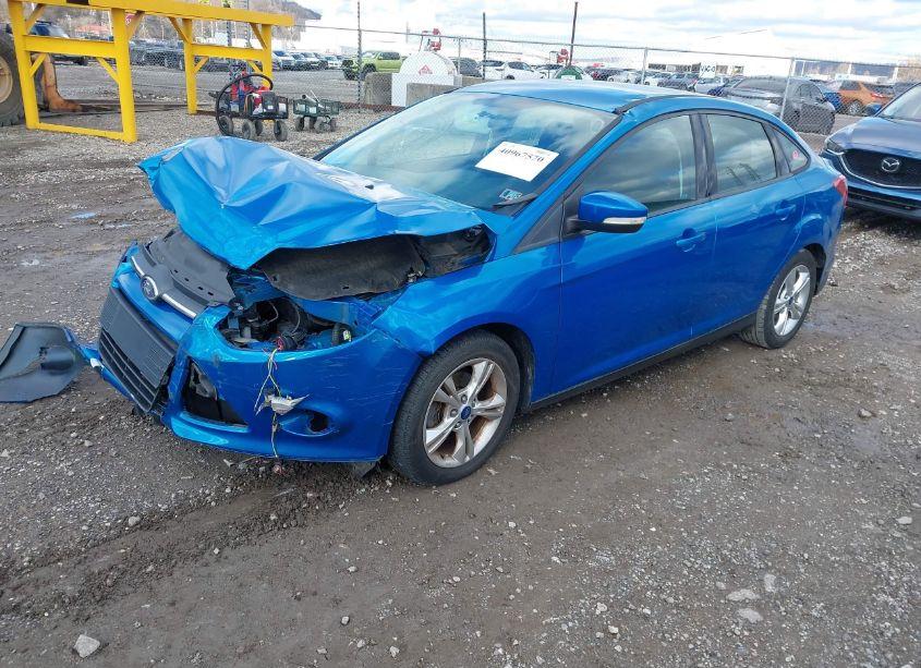 Photo 2 of 2014 Ford Focus SE (VIN 1FADP3F24EL153998)