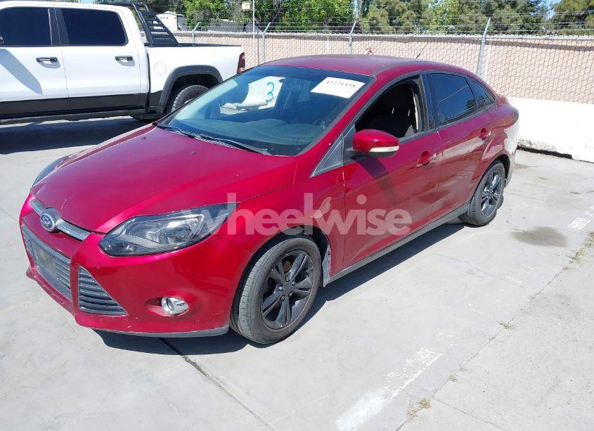 Photo 2 of 2014 Ford Focus SE (VIN 1FADP3F24EL162622)
