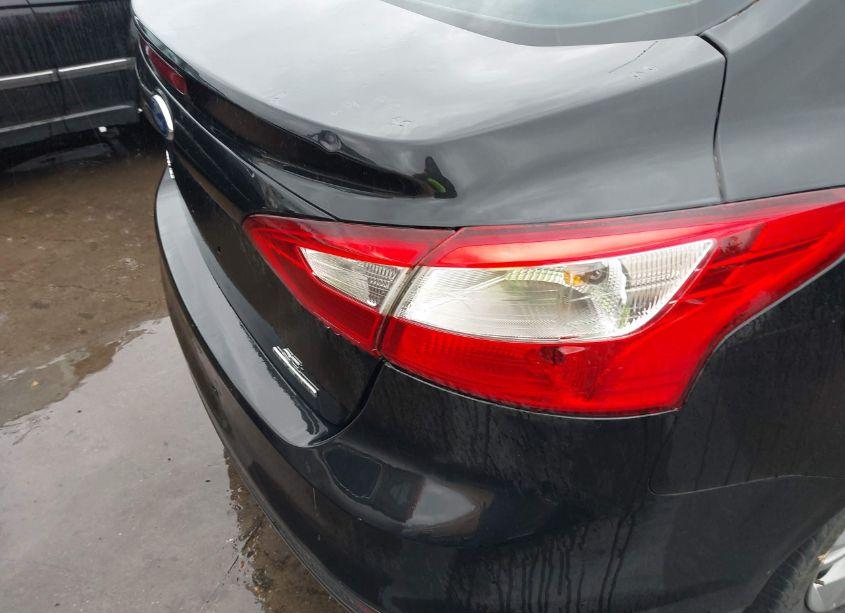 Photo 15 of 2014 Ford Focus SE (VIN 1FADP3F24EL163141)