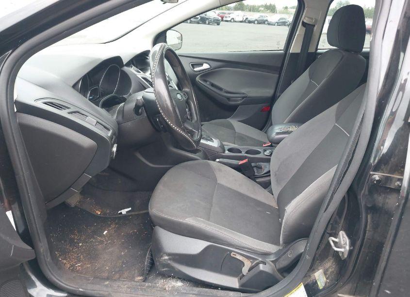 Photo 5 of 2014 Ford Focus SE (VIN 1FADP3F24EL163141)