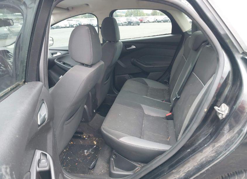 Photo 8 of 2014 Ford Focus SE (VIN 1FADP3F24EL163141)