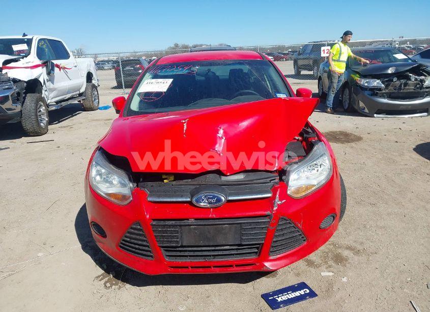 Photo 12 of 2014 Ford Focus SE (VIN 1FADP3F24EL168615)