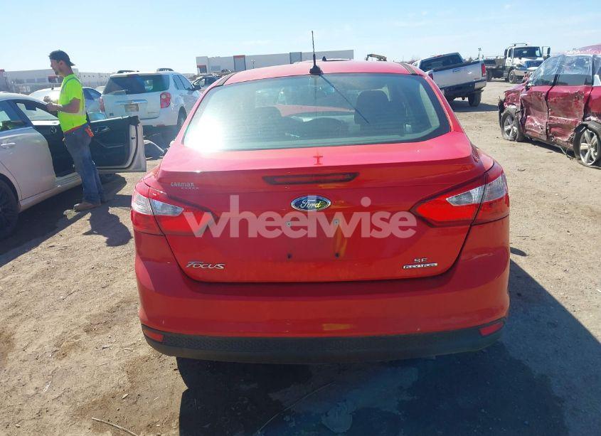 Photo 16 of 2014 Ford Focus SE (VIN 1FADP3F24EL168615)