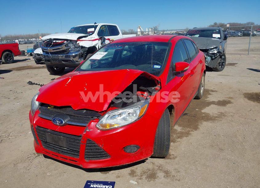 Photo 2 of 2014 Ford Focus SE (VIN 1FADP3F24EL168615)