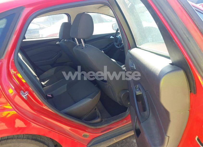 Photo 8 of 2014 Ford Focus SE (VIN 1FADP3F24EL168615)