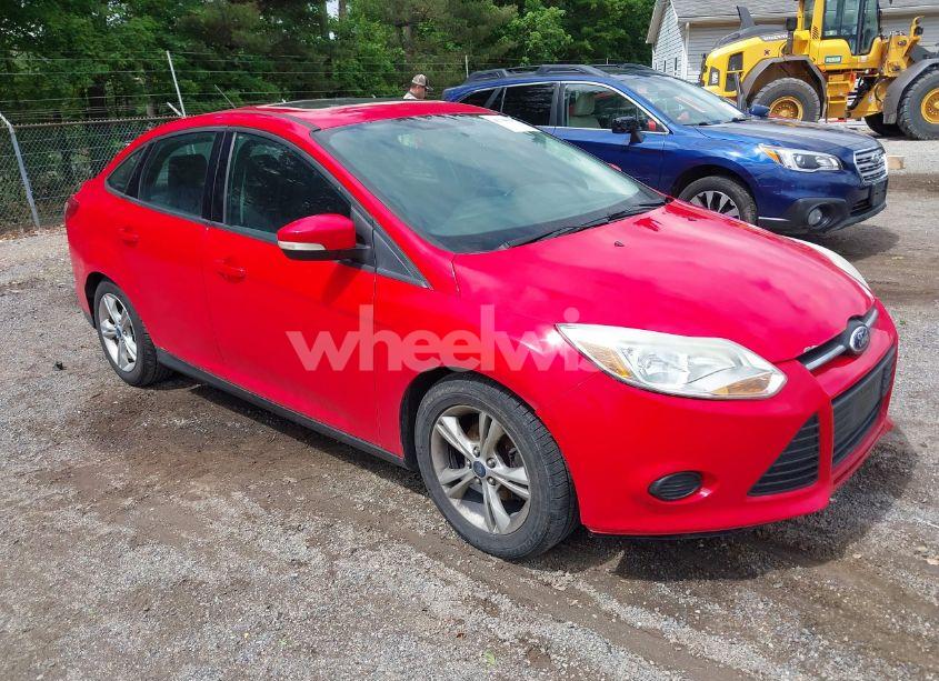 2014 Ford Focus SE (VIN 1FADP3F24EL170509) main photo