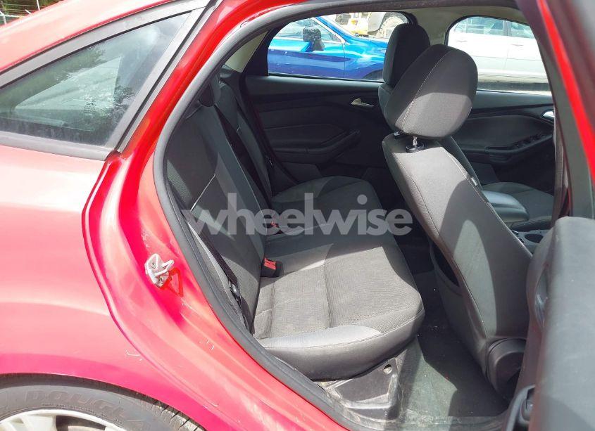 Photo 8 of 2014 Ford Focus SE (VIN 1FADP3F24EL170509)