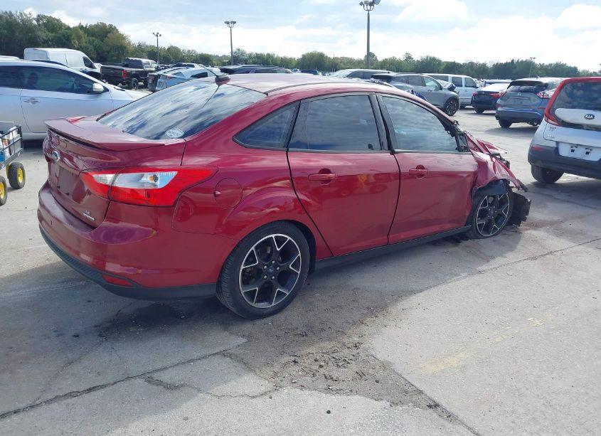 Photo 4 of 2014 Ford Focus SE (VIN 1FADP3F24EL173247)