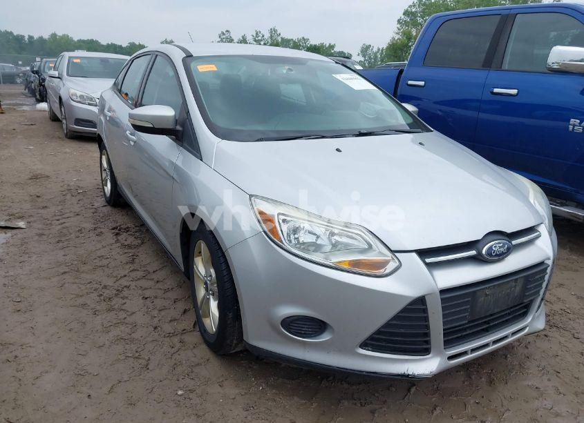 2014 Ford Focus SE (VIN 1FADP3F24EL181753) main photo