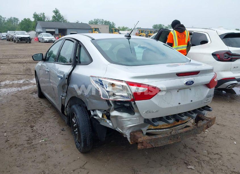 Photo 3 of 2014 Ford Focus SE (VIN 1FADP3F24EL181753)