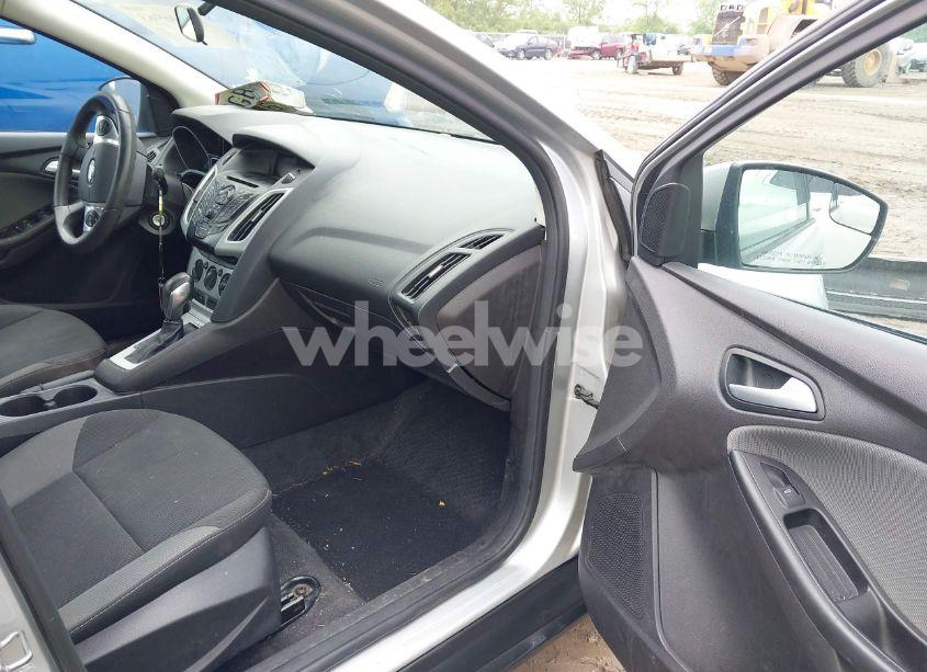 Photo 5 of 2014 Ford Focus SE (VIN 1FADP3F24EL181753)