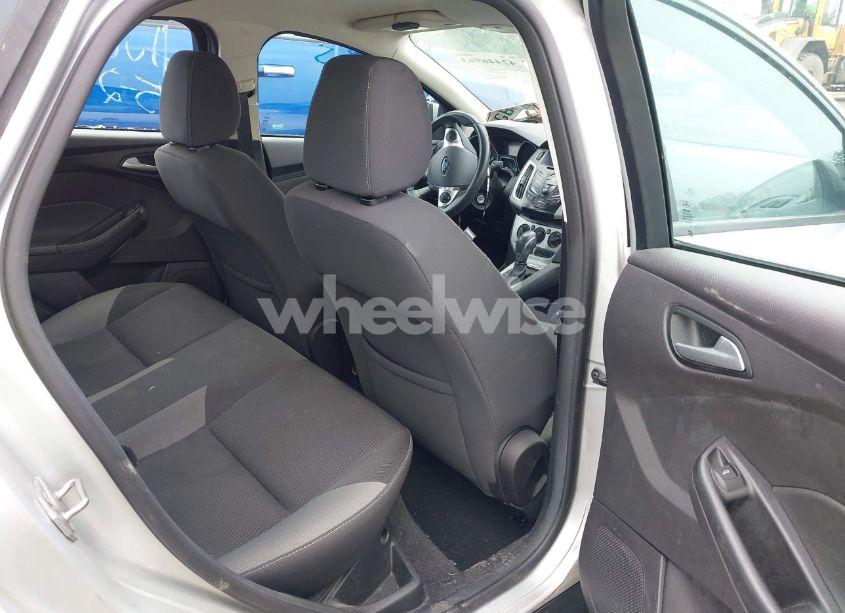 Photo 8 of 2014 Ford Focus SE (VIN 1FADP3F24EL181753)