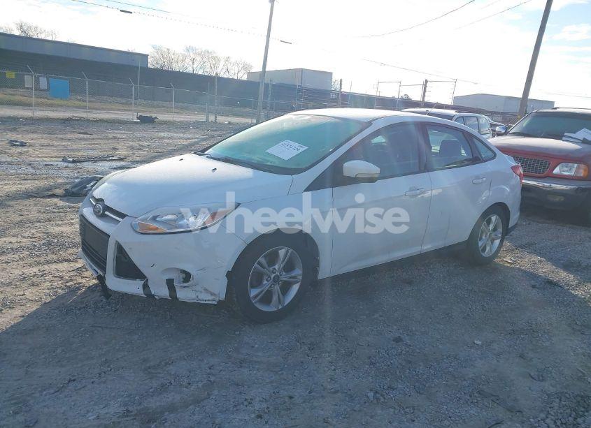 Photo 2 of 2014 Ford Focus SE (VIN 1FADP3F24EL192333)