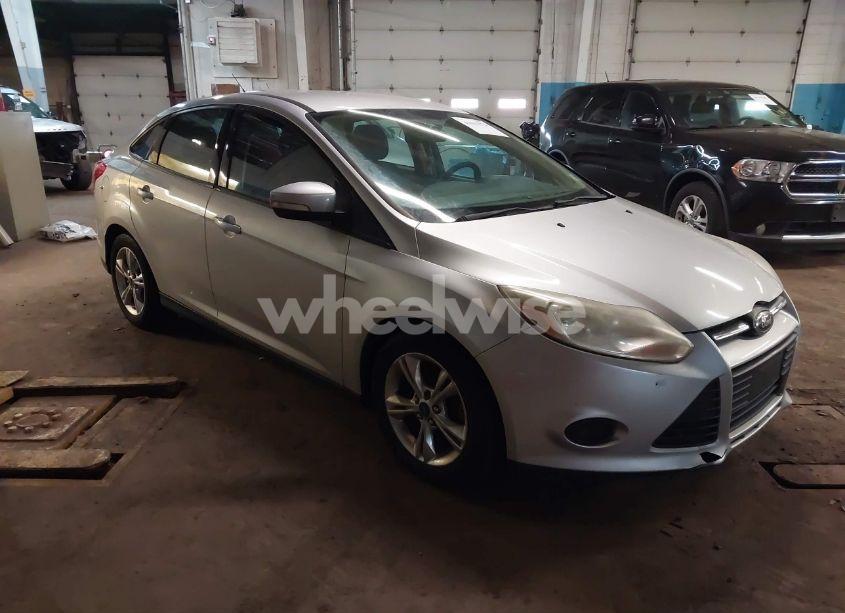 2014 Ford Focus SE (VIN 1FADP3F24EL197712) main photo