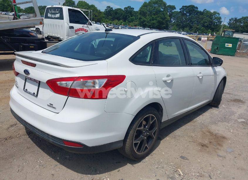 Photo 4 of 2014 Ford Focus SE (VIN 1FADP3F24EL221913)