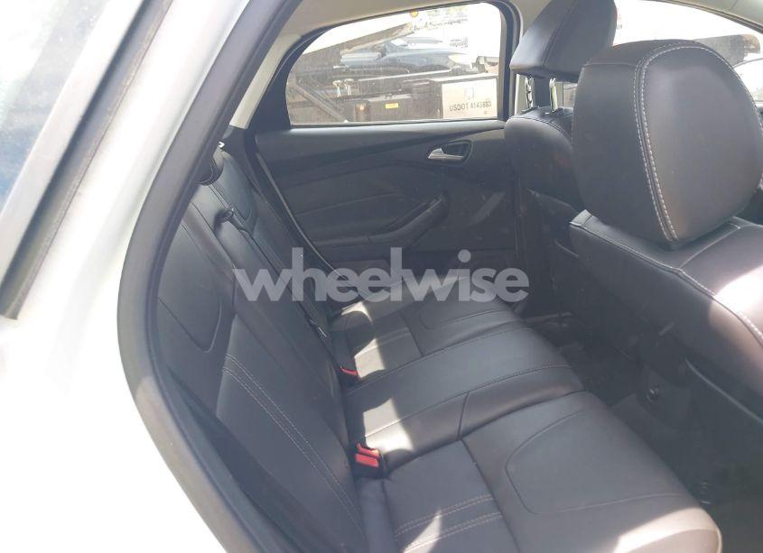 Photo 8 of 2014 Ford Focus SE (VIN 1FADP3F24EL221913)