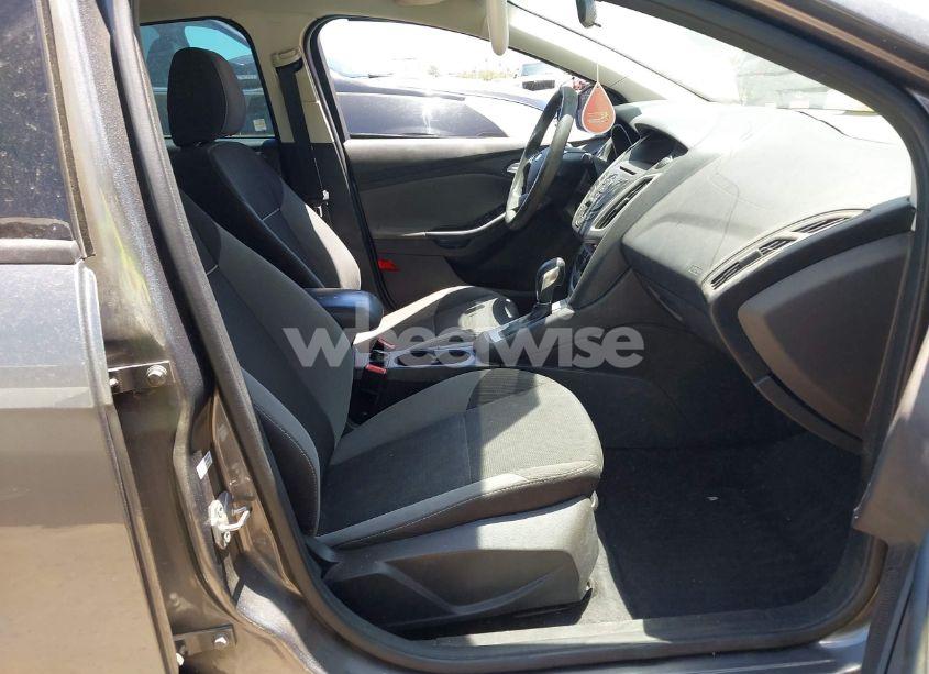 Photo 5 of 2014 Ford Focus SE (VIN 1FADP3F24EL230143)