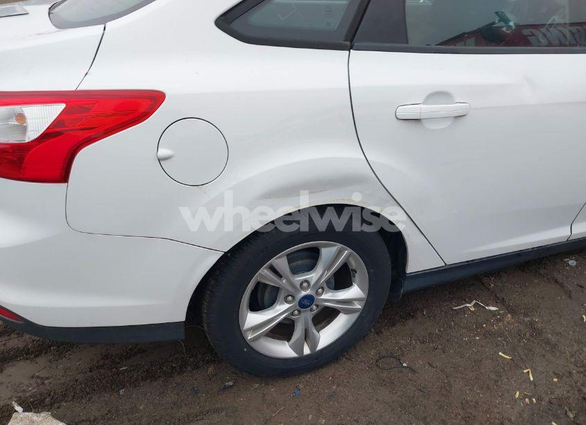 Photo 12 of 2014 Ford Focus SE (VIN 1FADP3F24EL249338)