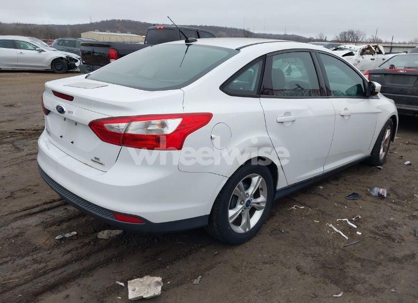 Photo 4 of 2014 Ford Focus SE (VIN 1FADP3F24EL249338)