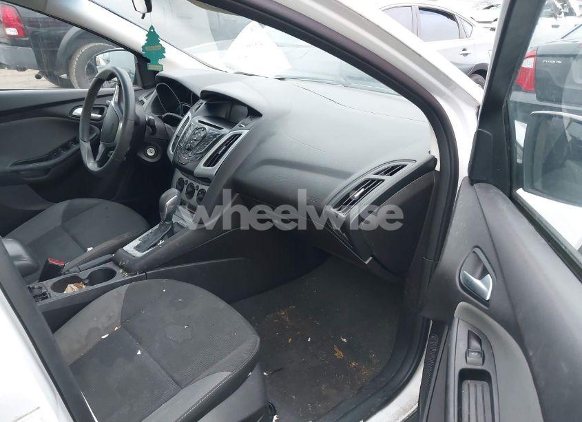 Photo 5 of 2014 Ford Focus SE (VIN 1FADP3F24EL249338)