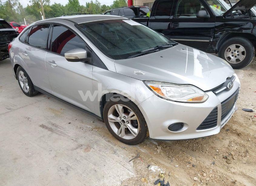 2014 Ford Focus SE (VIN 1FADP3F24EL257858) main photo