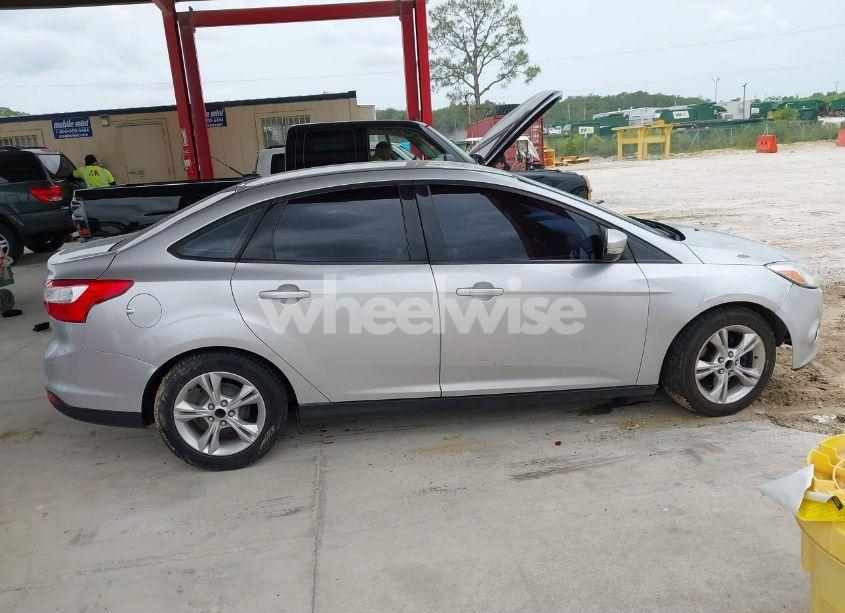 Photo 13 of 2014 Ford Focus SE (VIN 1FADP3F24EL257858)