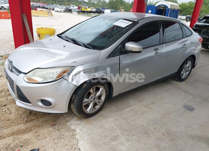Photo 2 of 2014 Ford Focus SE (VIN 1FADP3F24EL257858)