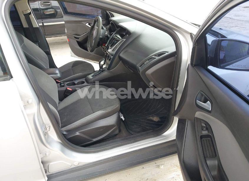 Photo 5 of 2014 Ford Focus SE (VIN 1FADP3F24EL257858)