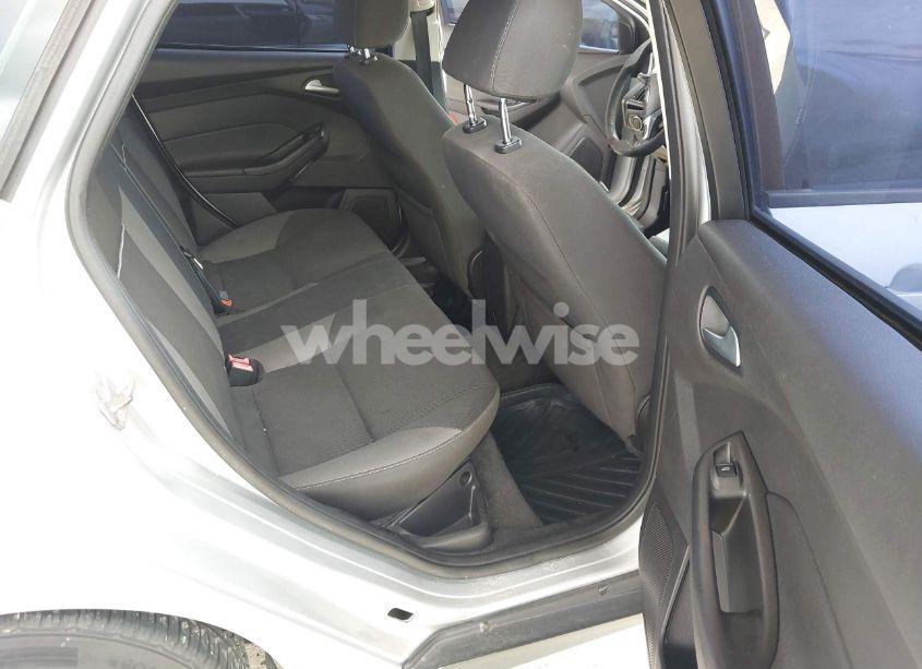 Photo 8 of 2014 Ford Focus SE (VIN 1FADP3F24EL257858)