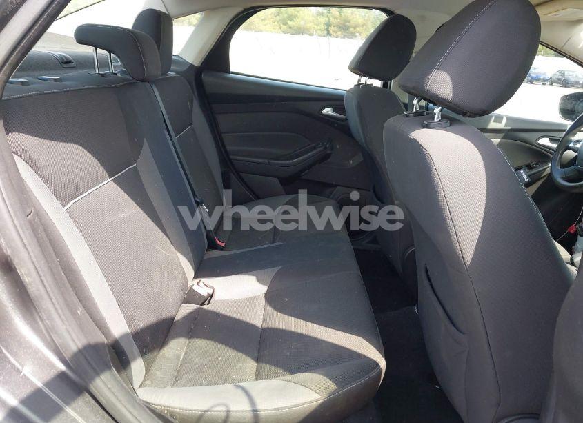 Photo 8 of 2014 Ford Focus SE (VIN 1FADP3F24EL258993)