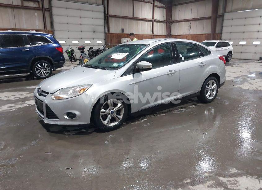 Photo 2 of 2014 Ford Focus SE (VIN 1FADP3F24EL262042)