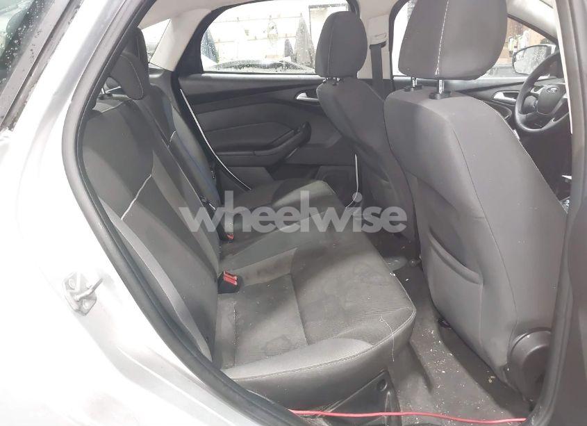 Photo 8 of 2014 Ford Focus SE (VIN 1FADP3F24EL262042)