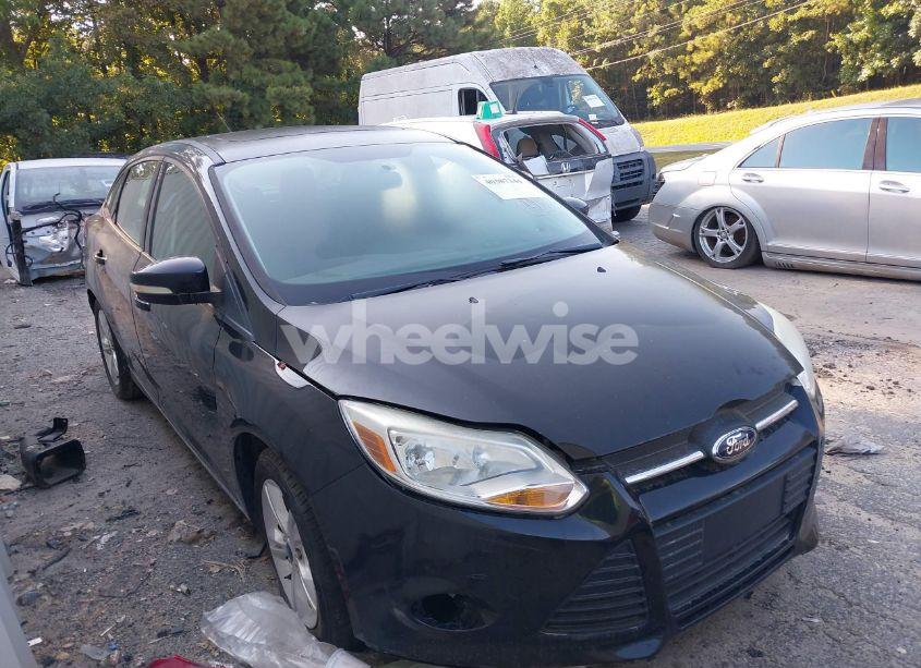 2014 Ford Focus SE (VIN 1FADP3F24EL268522) main photo