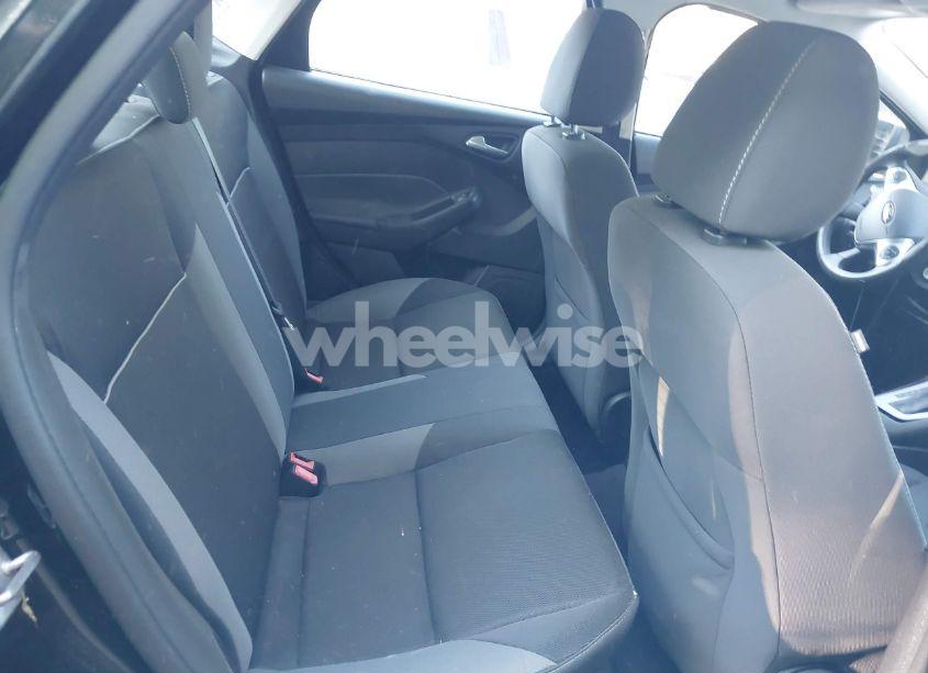 Photo 8 of 2014 Ford Focus SE (VIN 1FADP3F24EL268522)