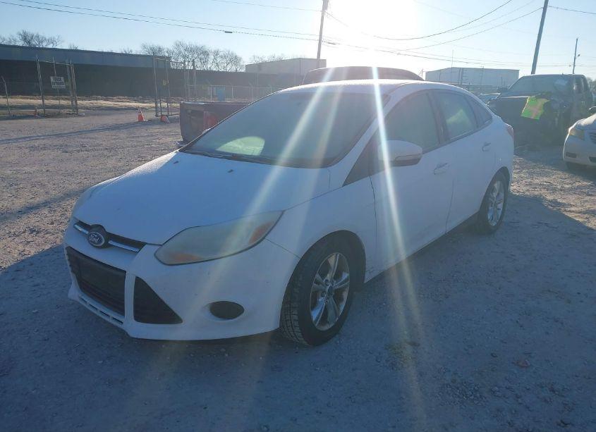 Photo 2 of 2014 Ford Focus SE (VIN 1FADP3F24EL282906)