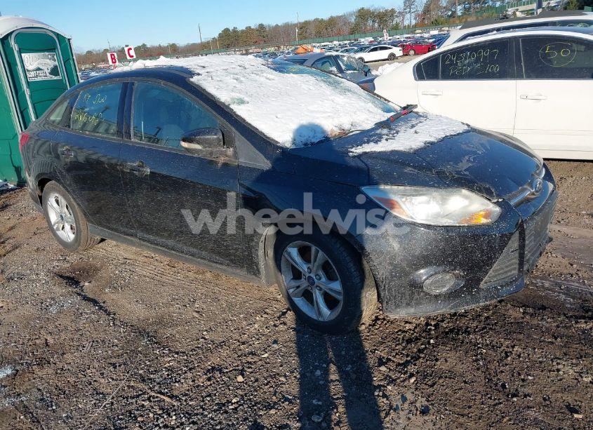 2014 Ford Focus SE (VIN 1FADP3F24EL295381) main photo