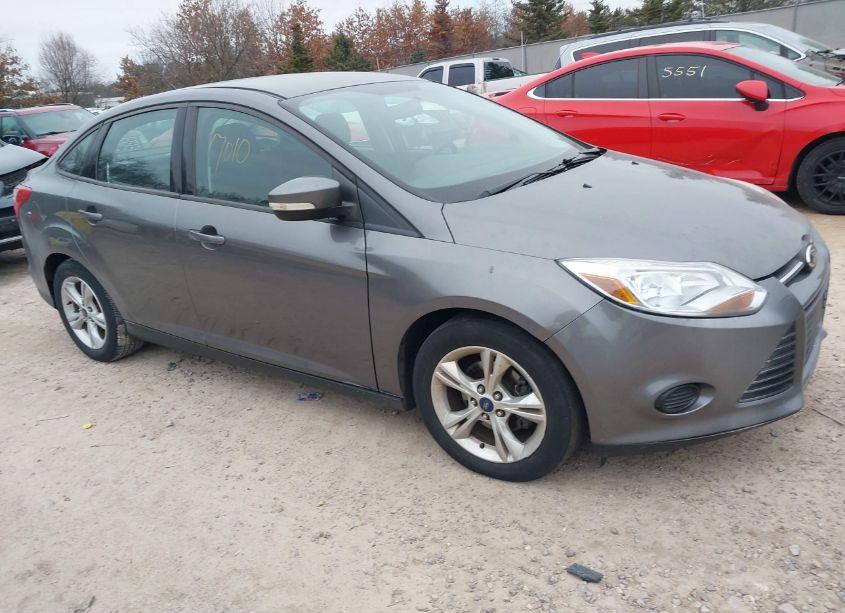 2014 Ford Focus SE (VIN 1FADP3F24EL305794) main photo