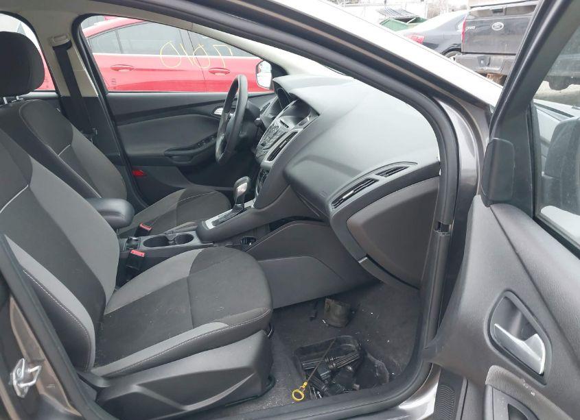 Photo 5 of 2014 Ford Focus SE (VIN 1FADP3F24EL305794)