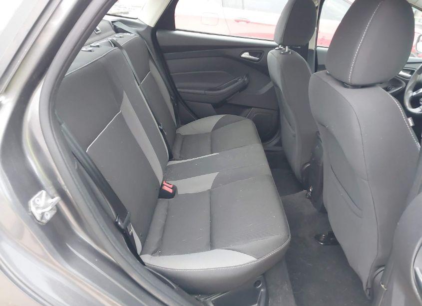 Photo 8 of 2014 Ford Focus SE (VIN 1FADP3F24EL305794)