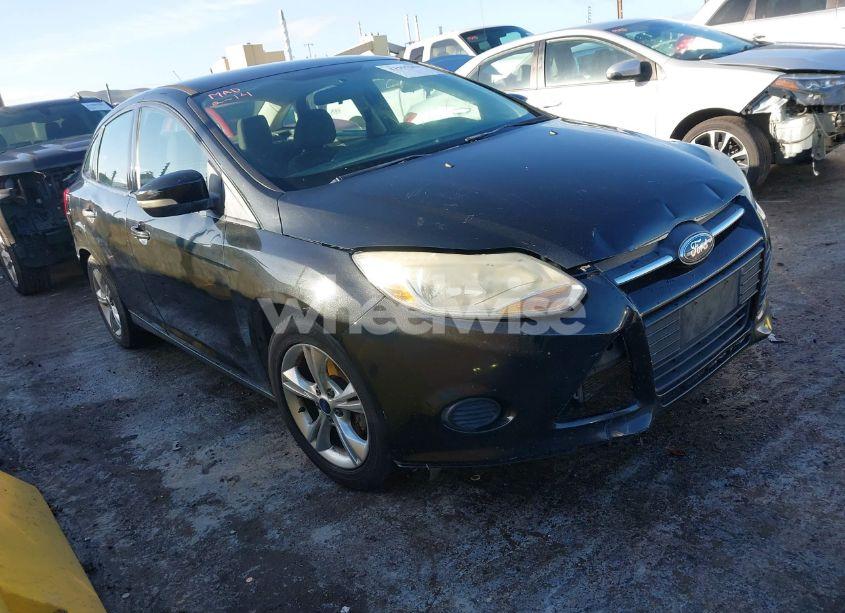2014 Ford Focus SE (VIN 1FADP3F24EL306041) main photo