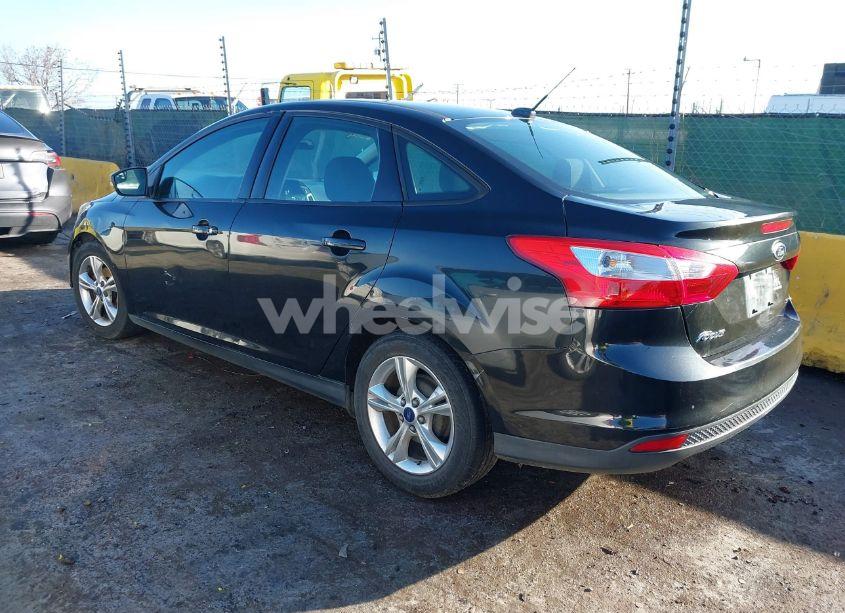 Photo 3 of 2014 Ford Focus SE (VIN 1FADP3F24EL306041)