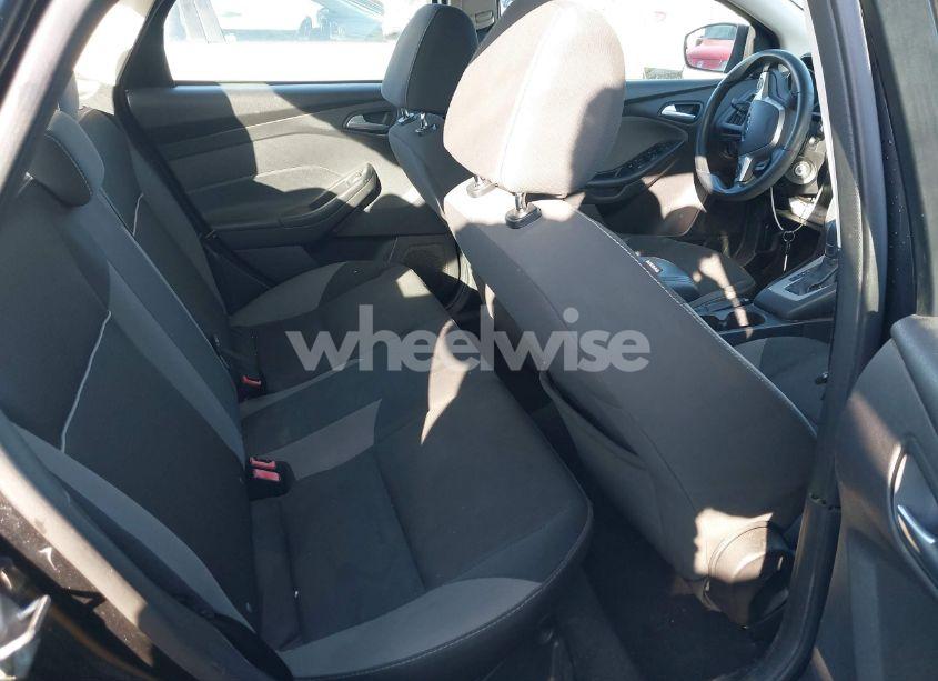 Photo 8 of 2014 Ford Focus SE (VIN 1FADP3F24EL306041)